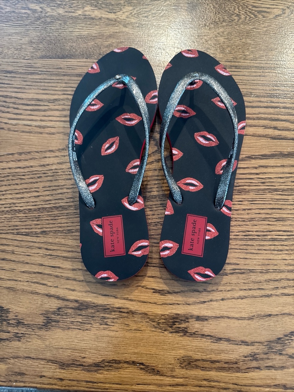 Authentic Kate Spade New York Fiji Red Lips Thong Sandals W 10B Never Worn
